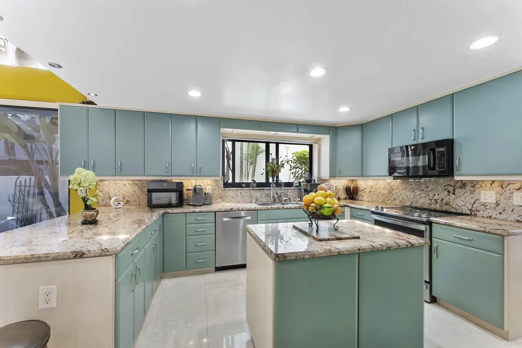 6534 Via Rosa Boca Raton FL 33433