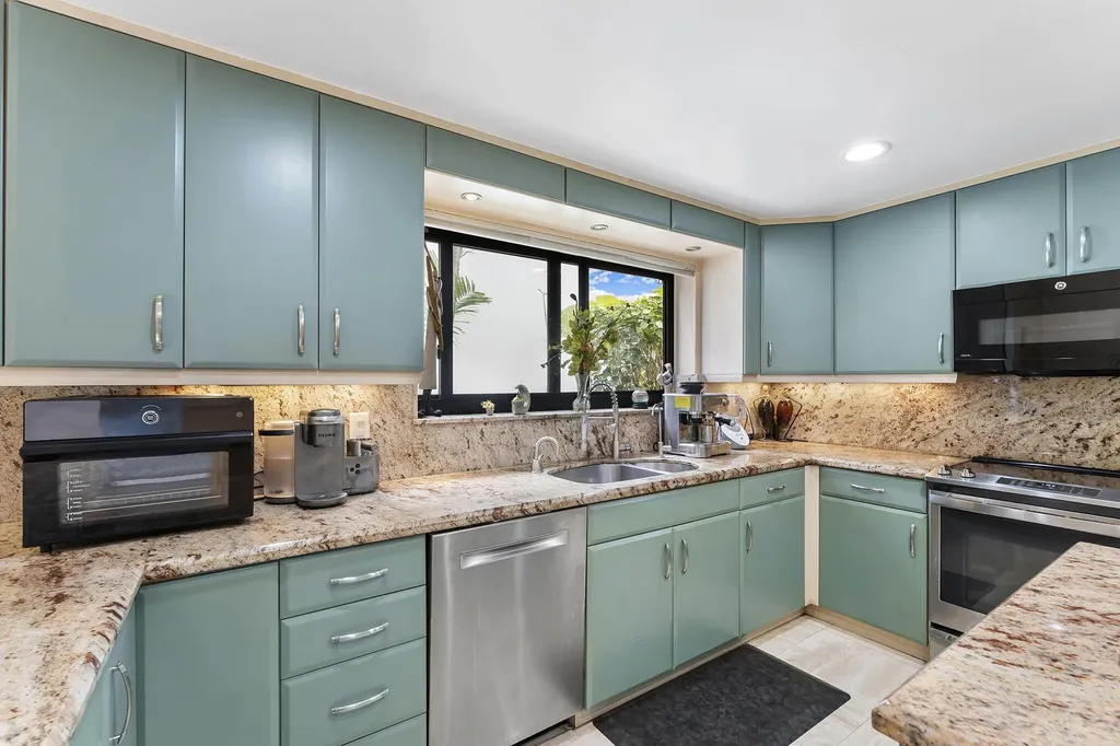 6534 Via Rosa Boca Raton FL 33433