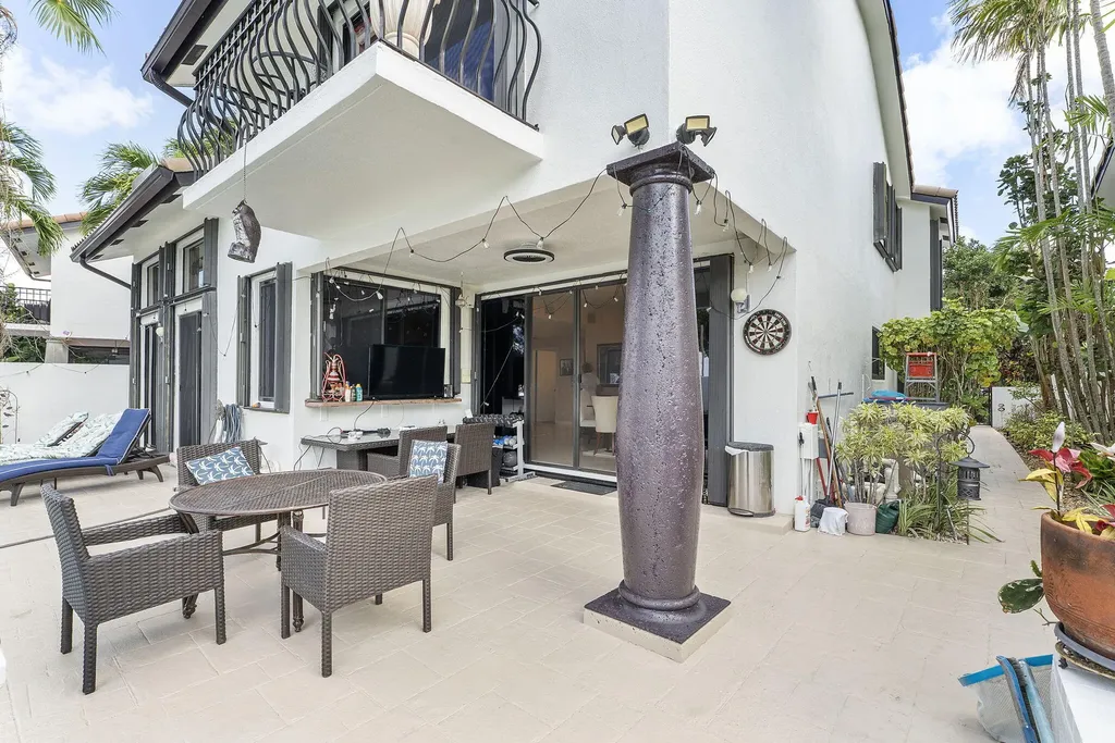 6534 Via Rosa Boca Raton FL 33433