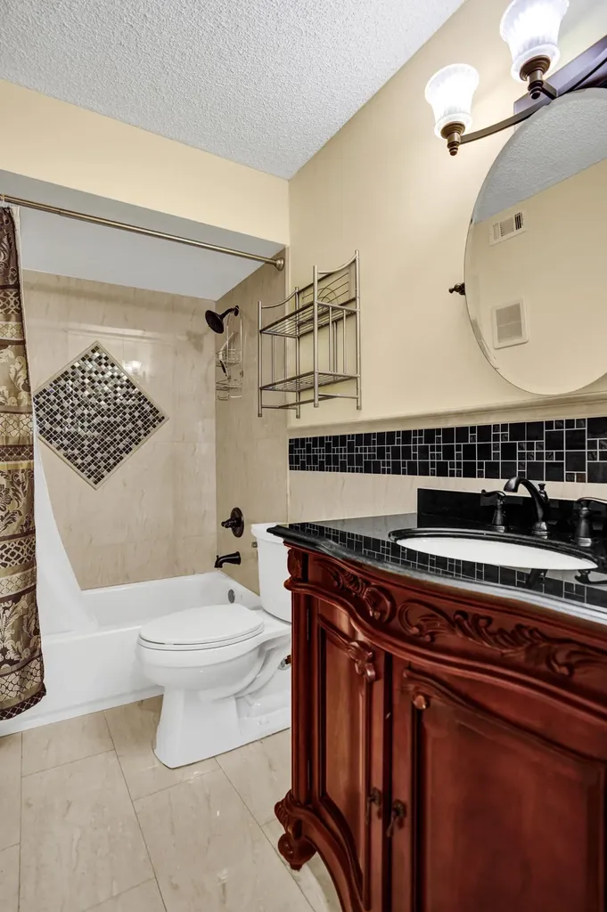 9005 Flynn Circle Boca Raton FL 33496