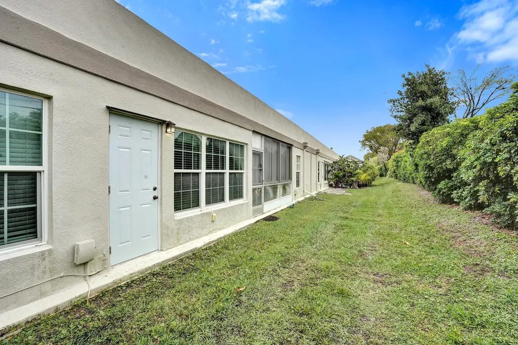 9005 Flynn Circle Boca Raton FL 33496