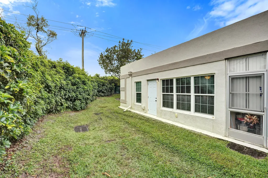 9005 Flynn Circle Boca Raton FL 33496