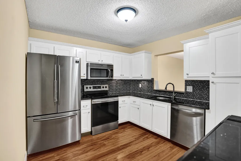 9005 Flynn Circle Boca Raton FL 33496