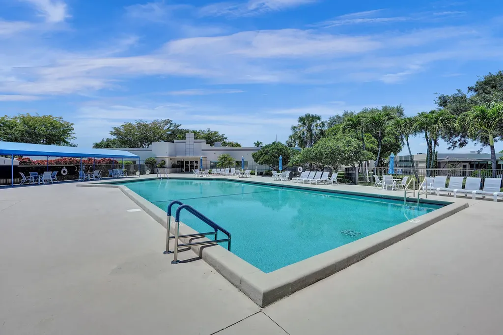 9005 Flynn Circle Boca Raton FL 33496