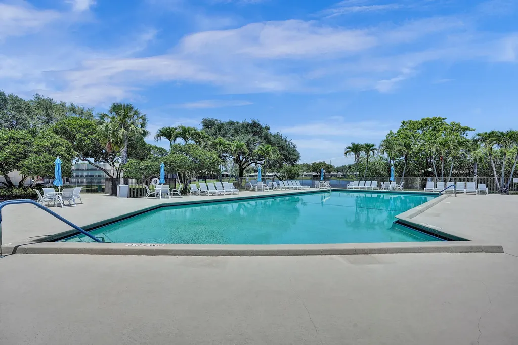 9005 Flynn Circle Boca Raton FL 33496