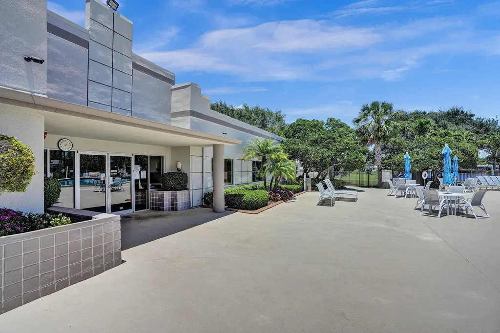 9005 Flynn Circle Boca Raton FL 33496