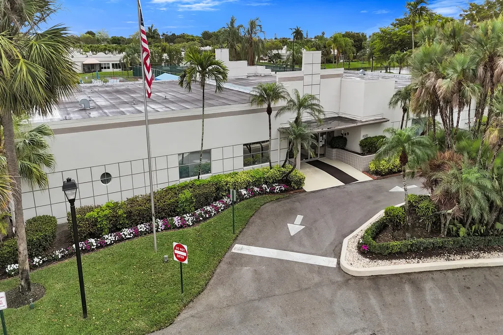 9005 Flynn Circle Boca Raton FL 33496