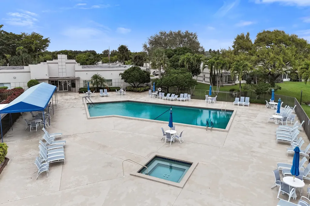 9005 Flynn Circle Boca Raton FL 33496
