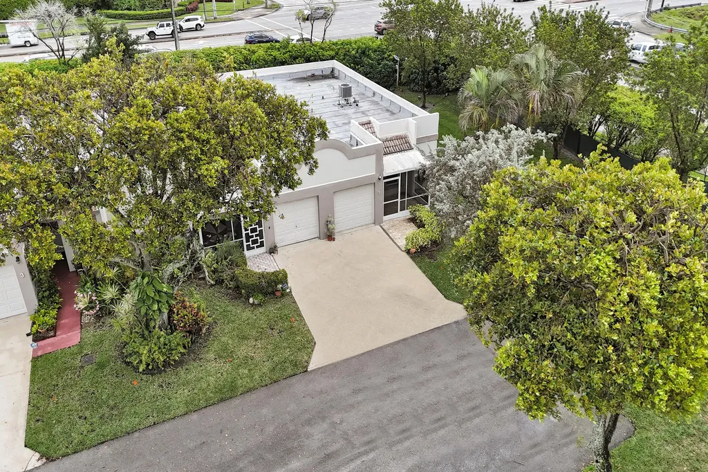 9005 Flynn Circle Boca Raton FL 33496