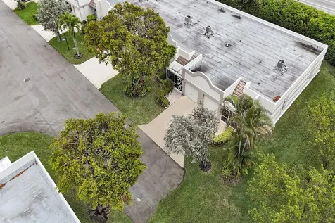 9005 Flynn Circle Boca Raton FL 33496