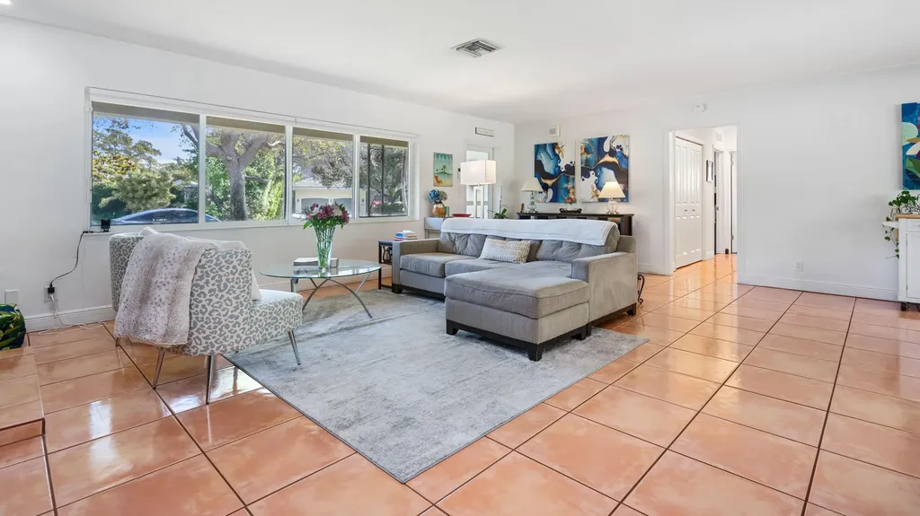 2549 NE 27th Avenue Fort Lauderdale FL 33305