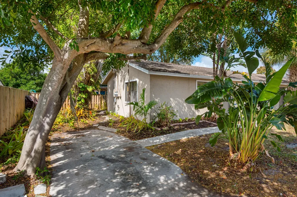1010 NE 16th Street NE Fort Lauderdale FL 33304