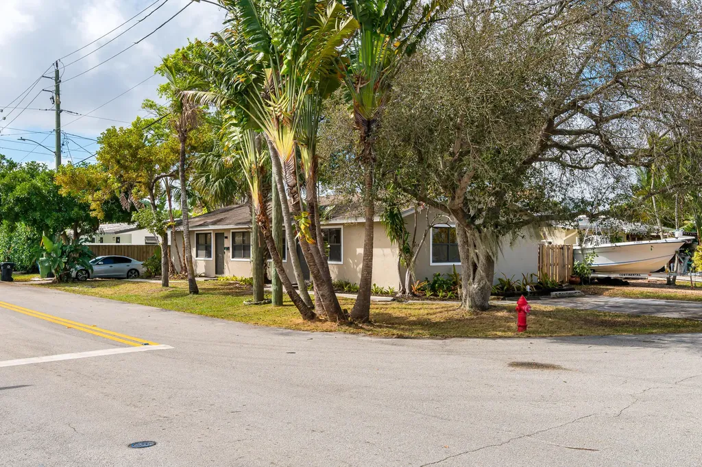 1010 NE 16th Street NE Fort Lauderdale FL 33304
