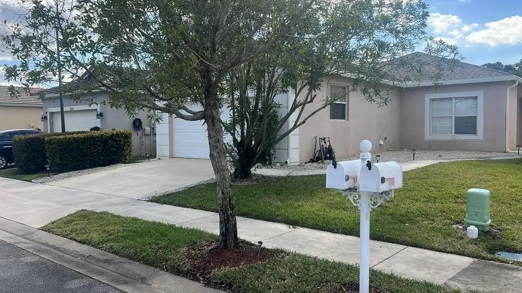 252 SW Manatee Springs Way Port St Lucie FL 34986