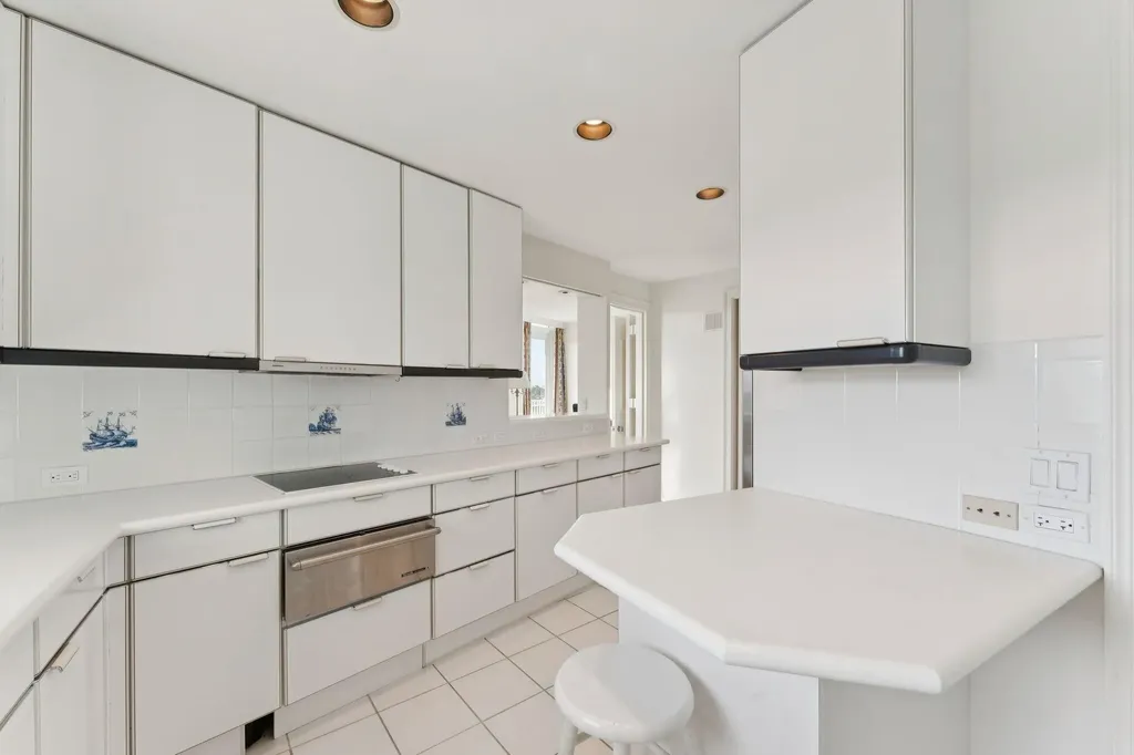 100 Royal Palm Way Palm Beach FL 33480