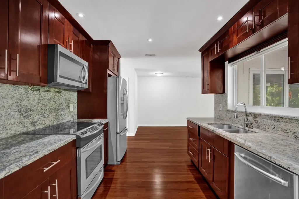 2673 SW 14th Court Deerfield Beach FL 33442