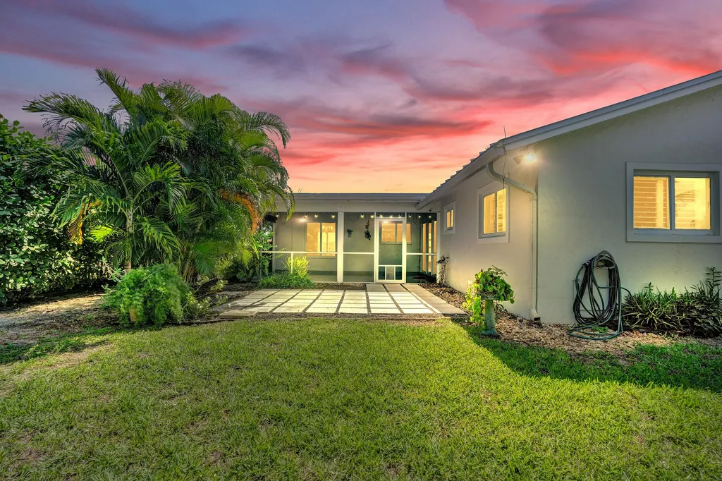 2673 SW 14th Court Deerfield Beach FL 33442