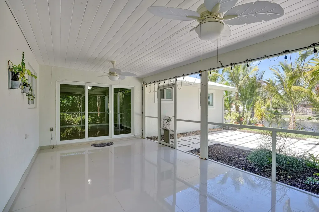 2673 SW 14th Court Deerfield Beach FL 33442