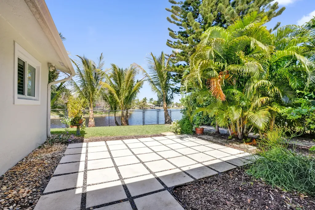 2673 SW 14th Court Deerfield Beach FL 33442