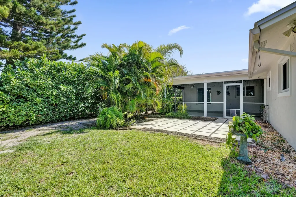 2673 SW 14th Court Deerfield Beach FL 33442