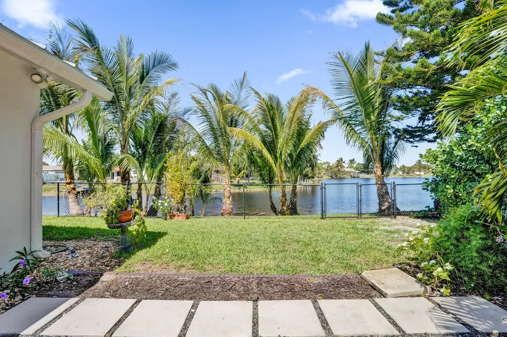 2673 SW 14th Court Deerfield Beach FL 33442