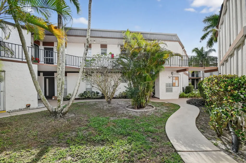 4 N Greenway Village Village N Royal Palm Beach FL 33411