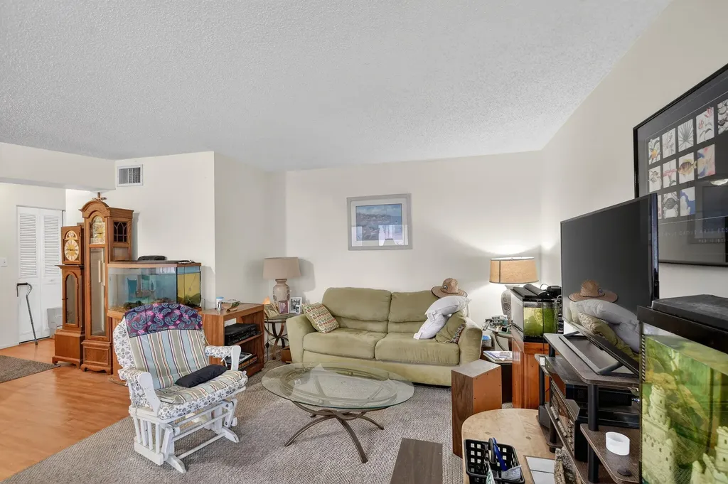 4 N Greenway Village Village N Royal Palm Beach FL 33411