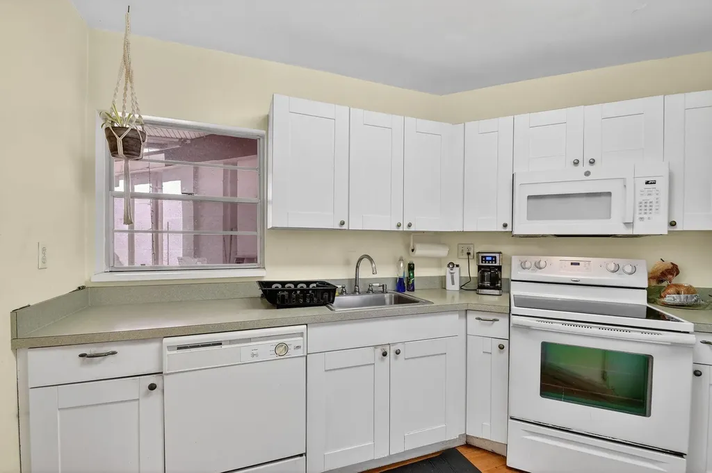 4 N Greenway Village Village N Royal Palm Beach FL 33411