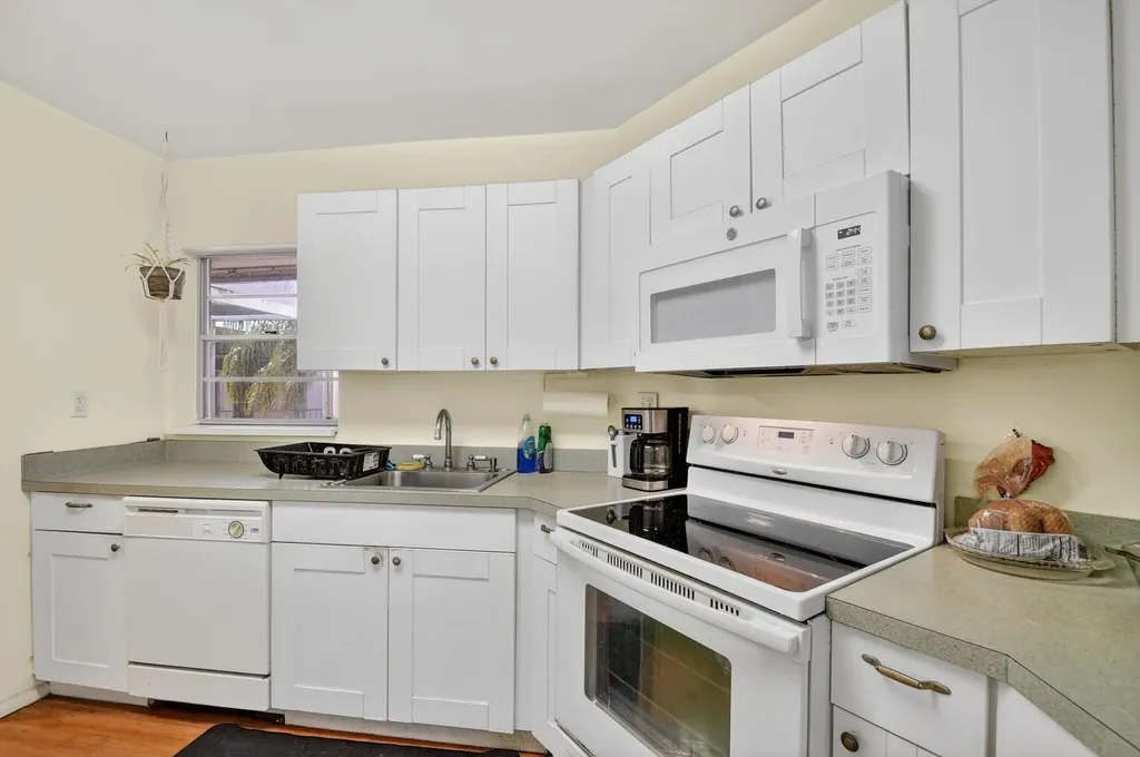 4 N Greenway Village Village N Royal Palm Beach FL 33411