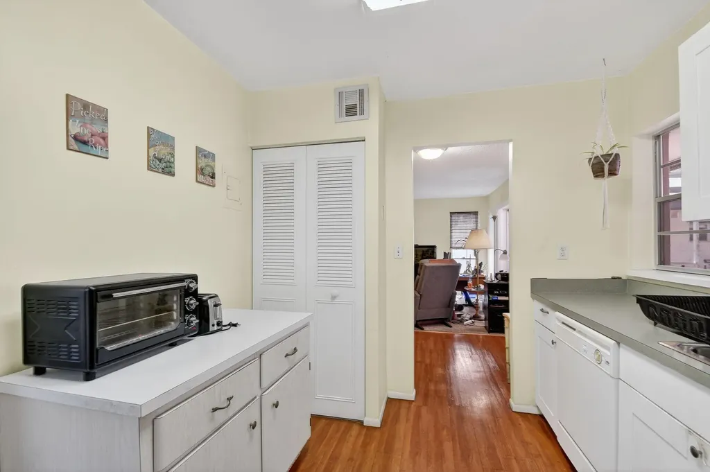 4 N Greenway Village Village N Royal Palm Beach FL 33411