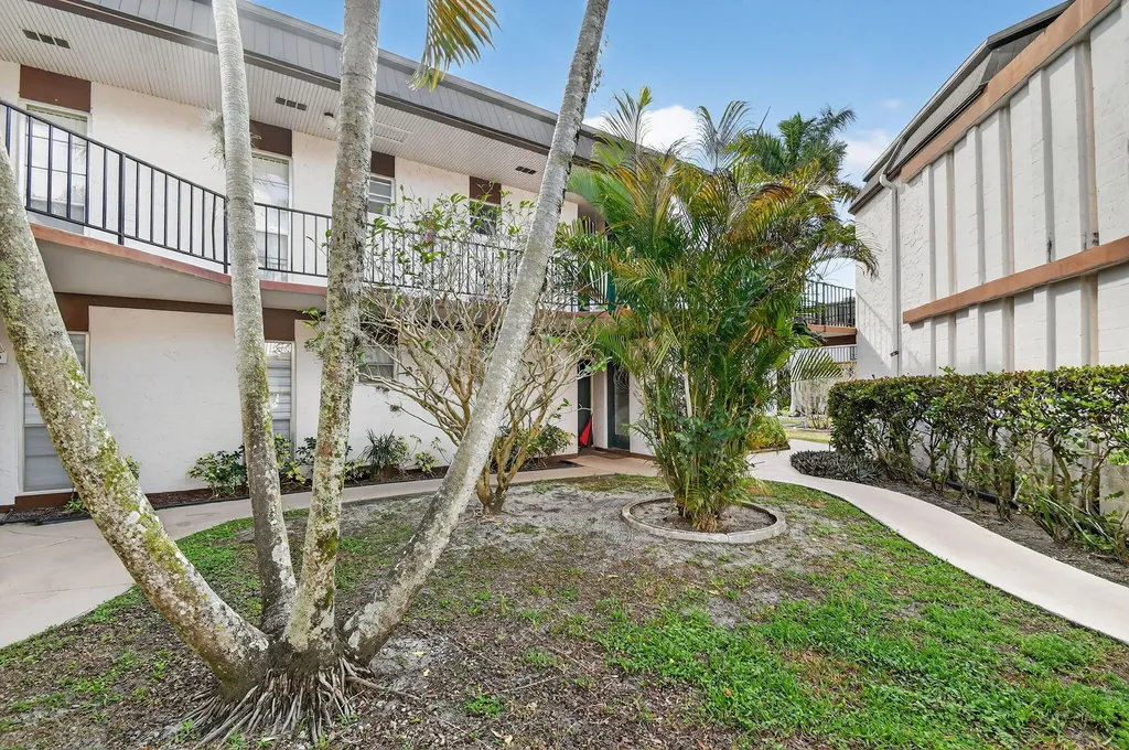 4 N Greenway Village Village N Royal Palm Beach FL 33411