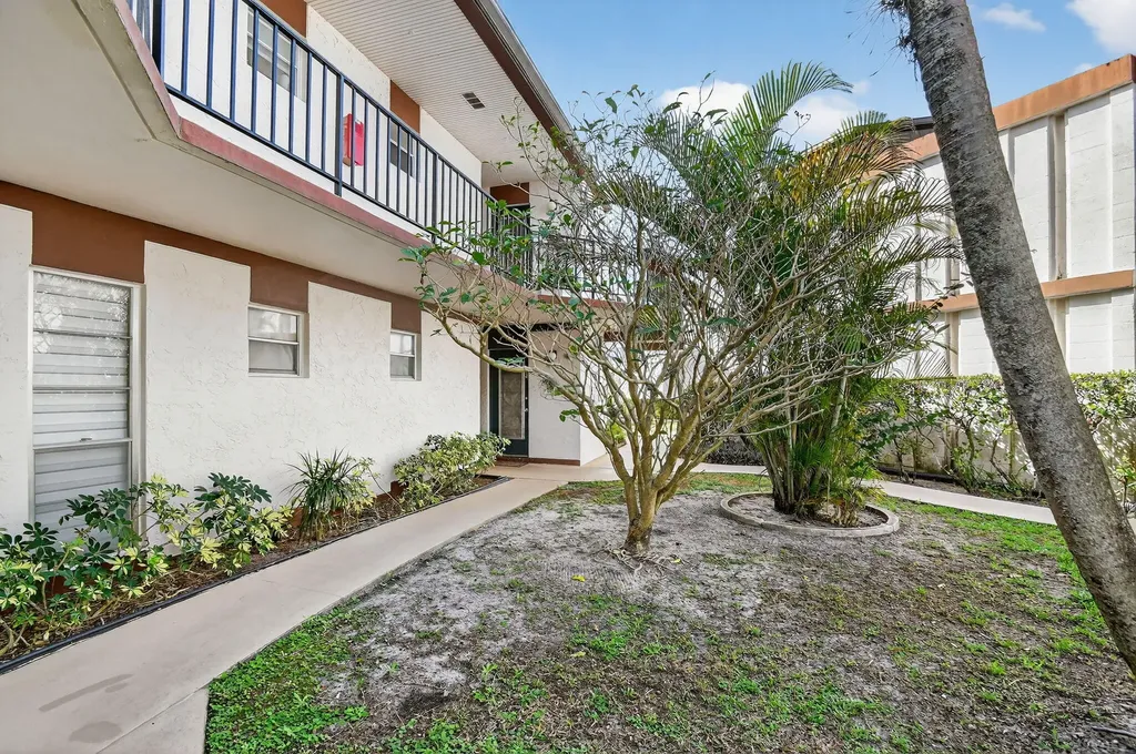 4 N Greenway Village Village N Royal Palm Beach FL 33411