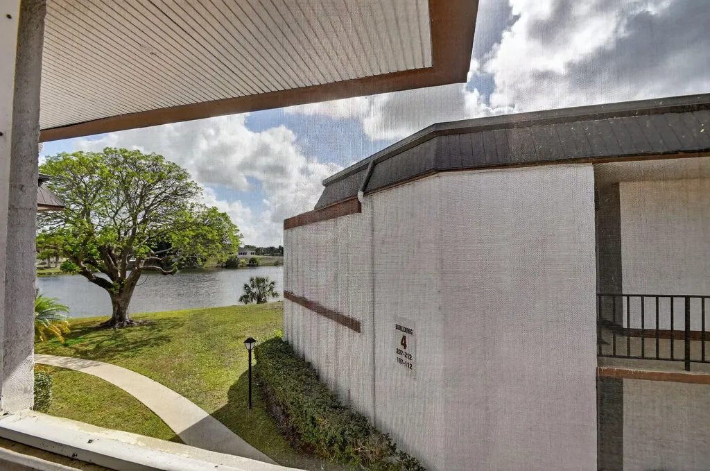 4 N Greenway Village Village N Royal Palm Beach FL 33411