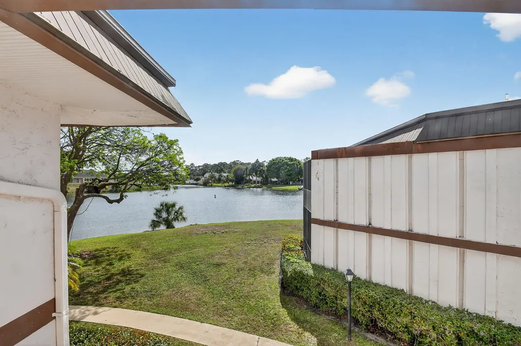 4 N Greenway Village Village N Royal Palm Beach FL 33411