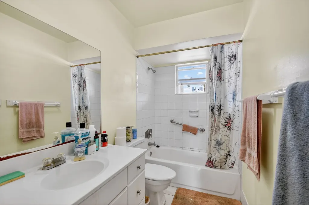 4 N Greenway Village Village N Royal Palm Beach FL 33411