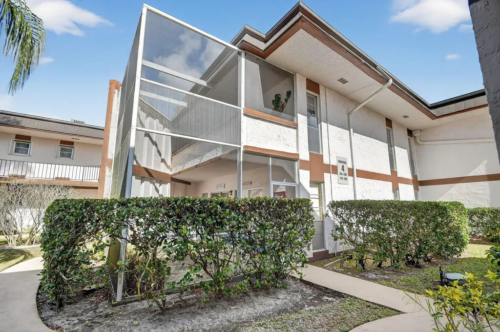 4 N Greenway Village Village N Royal Palm Beach FL 33411
