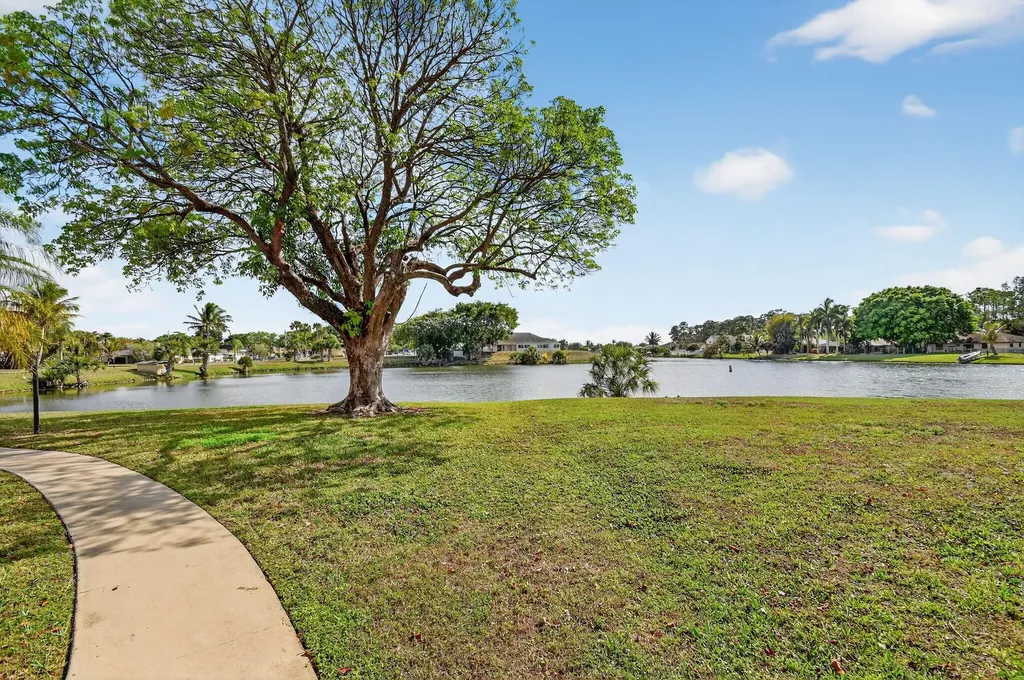 4 N Greenway Village Village N Royal Palm Beach FL 33411