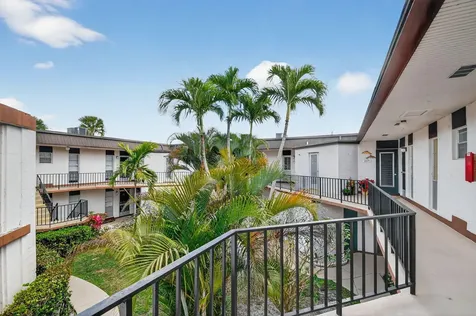 4 N Greenway Village Village N Royal Palm Beach FL 33411