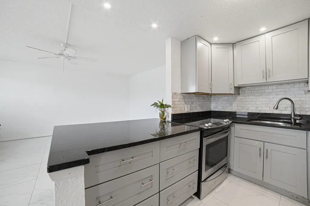 51 Markham C Deerfield Beach FL 33442
