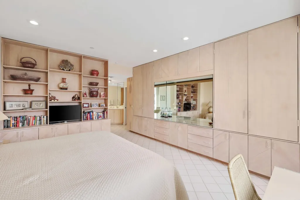 150 Bradley Place Palm Beach FL 33480