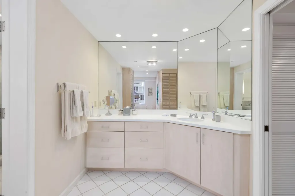 150 Bradley Place Palm Beach FL 33480