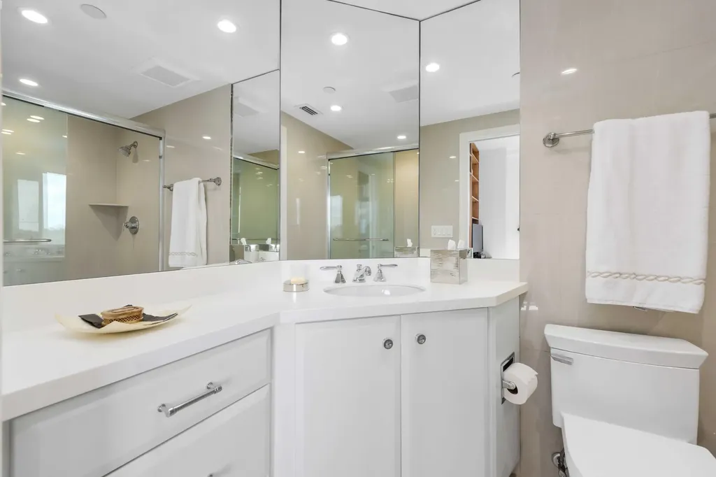 150 Bradley Place Palm Beach FL 33480