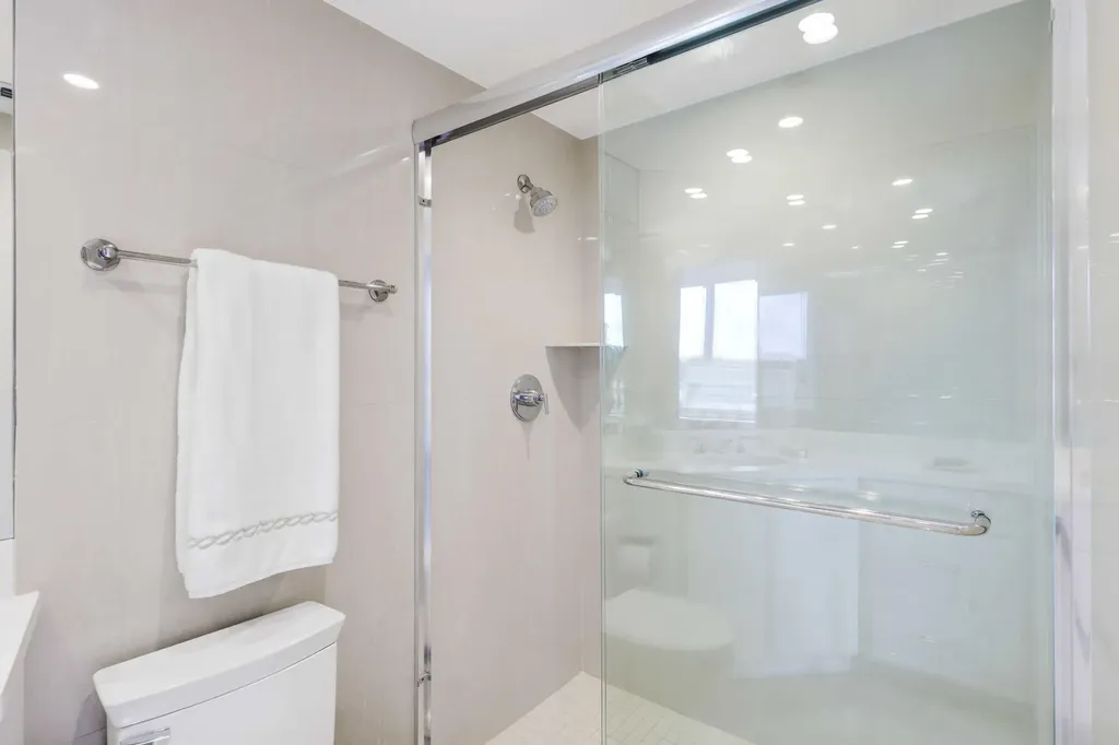 150 Bradley Place Palm Beach FL 33480