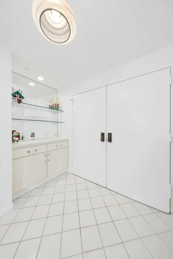 150 Bradley Place Palm Beach FL 33480
