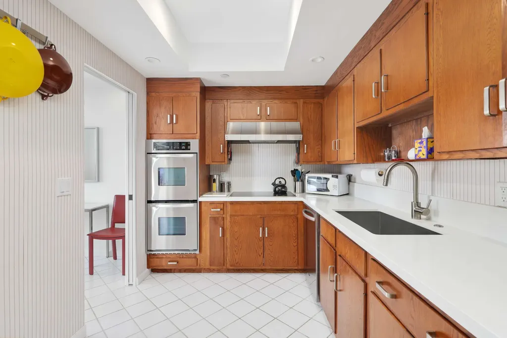 150 Bradley Place Palm Beach FL 33480