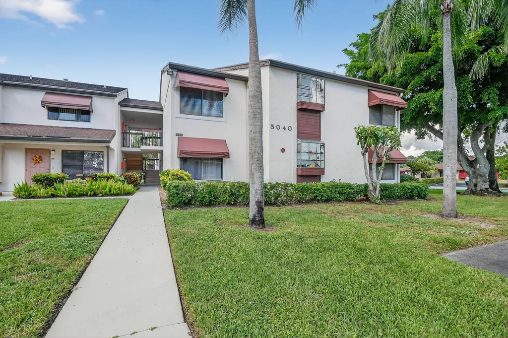 5040 Rose Hill Drive Boynton Beach FL 33437