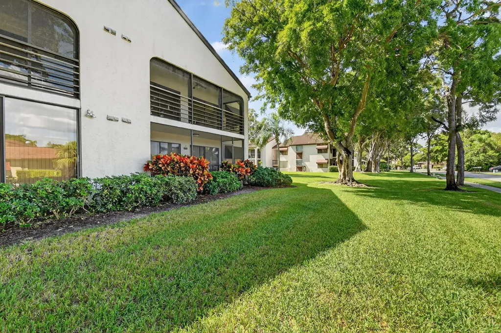5040 Rose Hill Drive Boynton Beach FL 33437