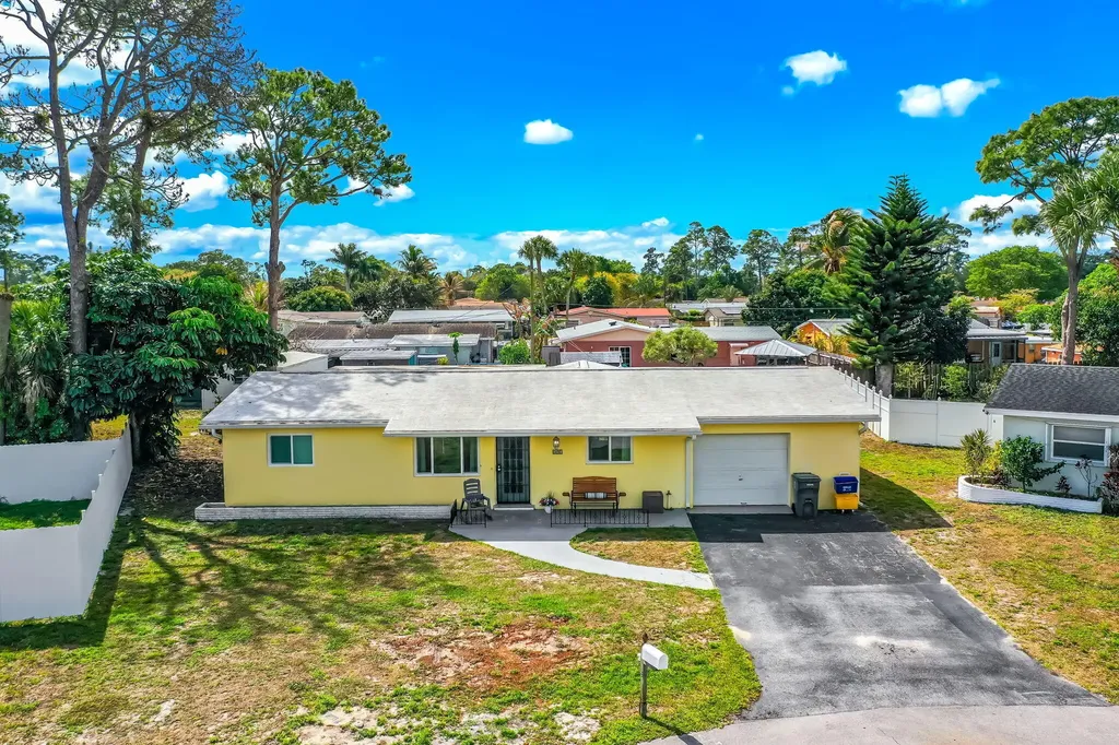 691 Snead Circle West Palm Beach FL 33413