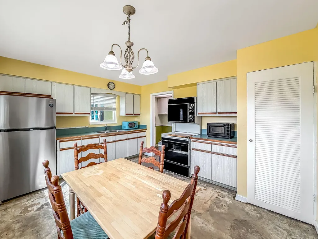 691 Snead Circle West Palm Beach FL 33413