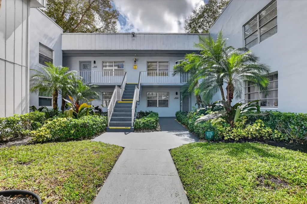944 Normandy Trail Delray Beach FL 33484